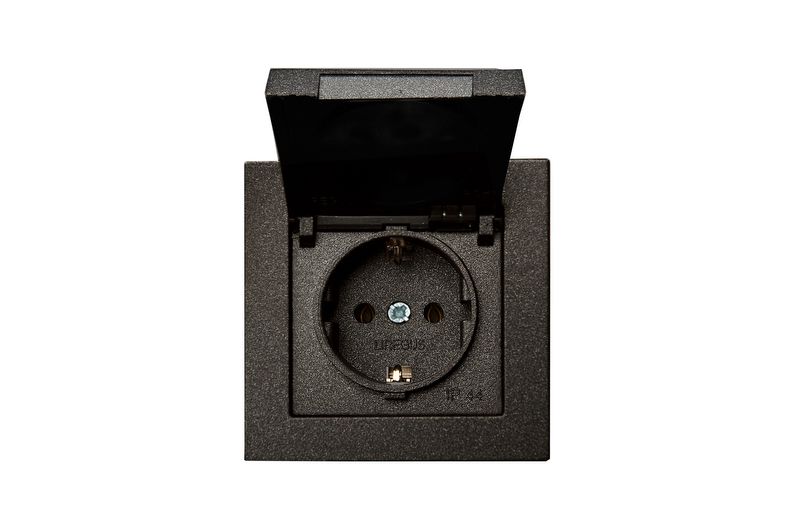 SCHUKO rozetė su dangteliu, IP44 – LIREGUS Epsilon, juoda